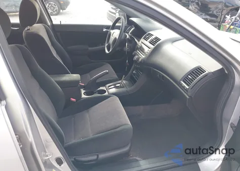 2005 Honda Accord 2.4 Lx from USA, damaged, VIN 3HGCM564X5G703005